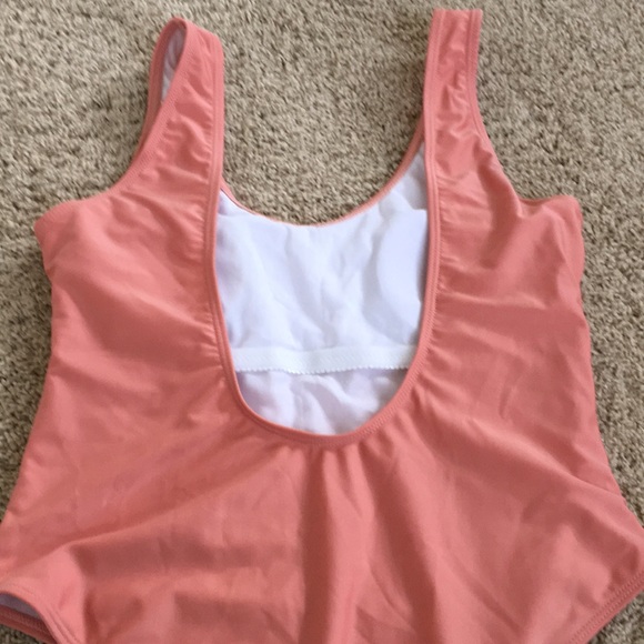 🎉 pick NWOT blush pink swimsuit w/removable cups - Picture 2 of 2